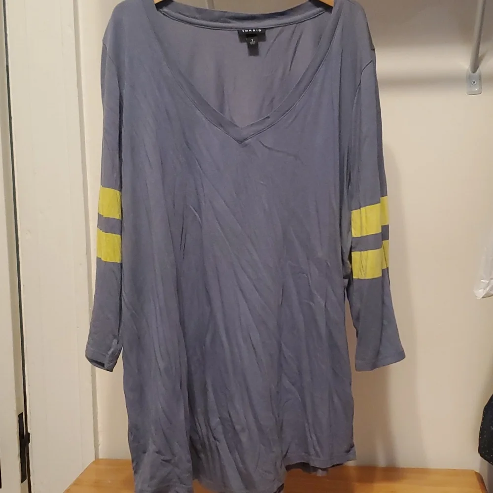 Torrid TShirt Quarter Sleeve 2 - Picture 4 of 5